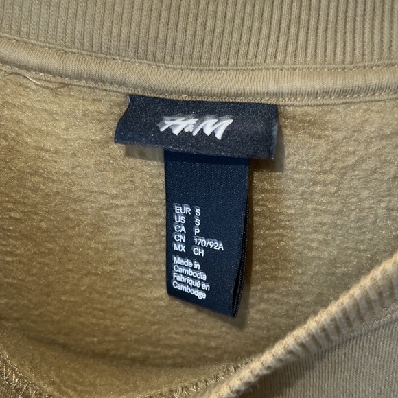 H&M Graphic Crew Neck - Picture 2 of 3